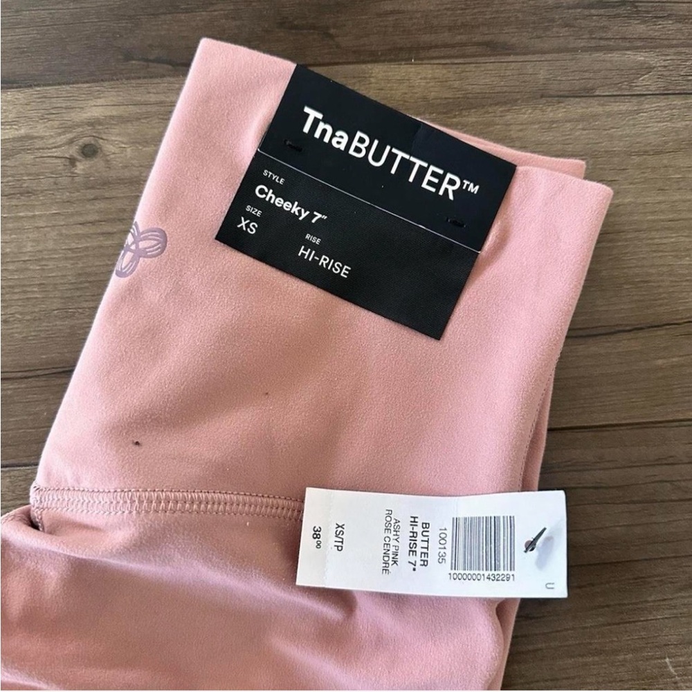 Aritzia TnaBUTTER Cheeky 7" High Waist Shorts - Pink